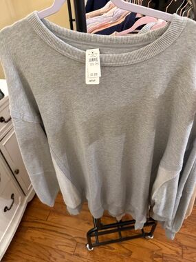 NWT Women’s Heather Gray Crewneck Sweatshirt SZ XL